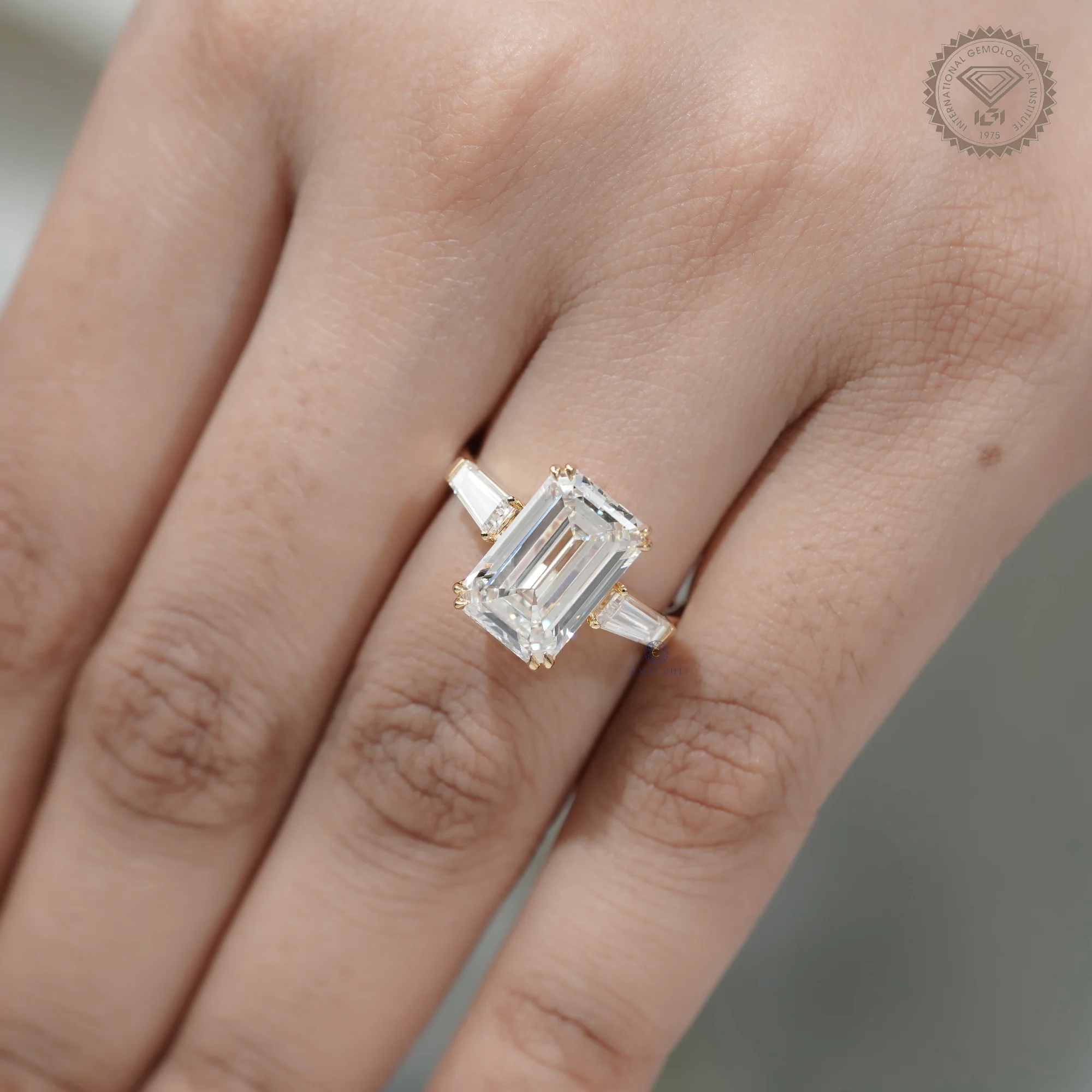5 CT Emerald Lab Diamond Engagement Ring in 14k Gold, Three Stone Emerald Ring with Trapezoid Side Diamonds — view 7