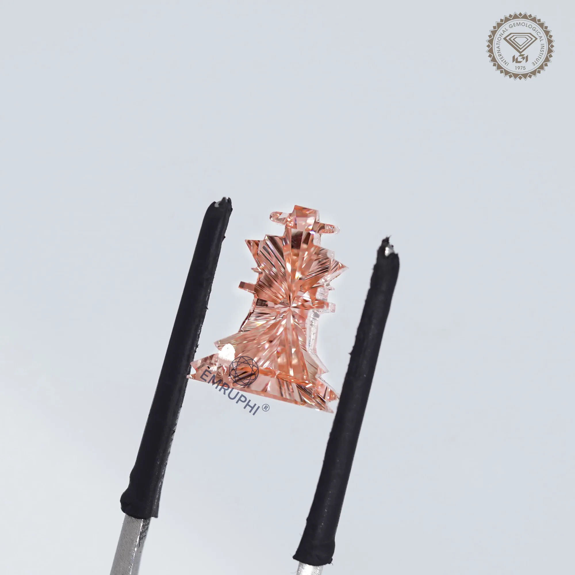 Vivid Pink King Chess Cut Lab Diamond 3.5 CT VVS Clarity (IGI Certificate) — view 3
