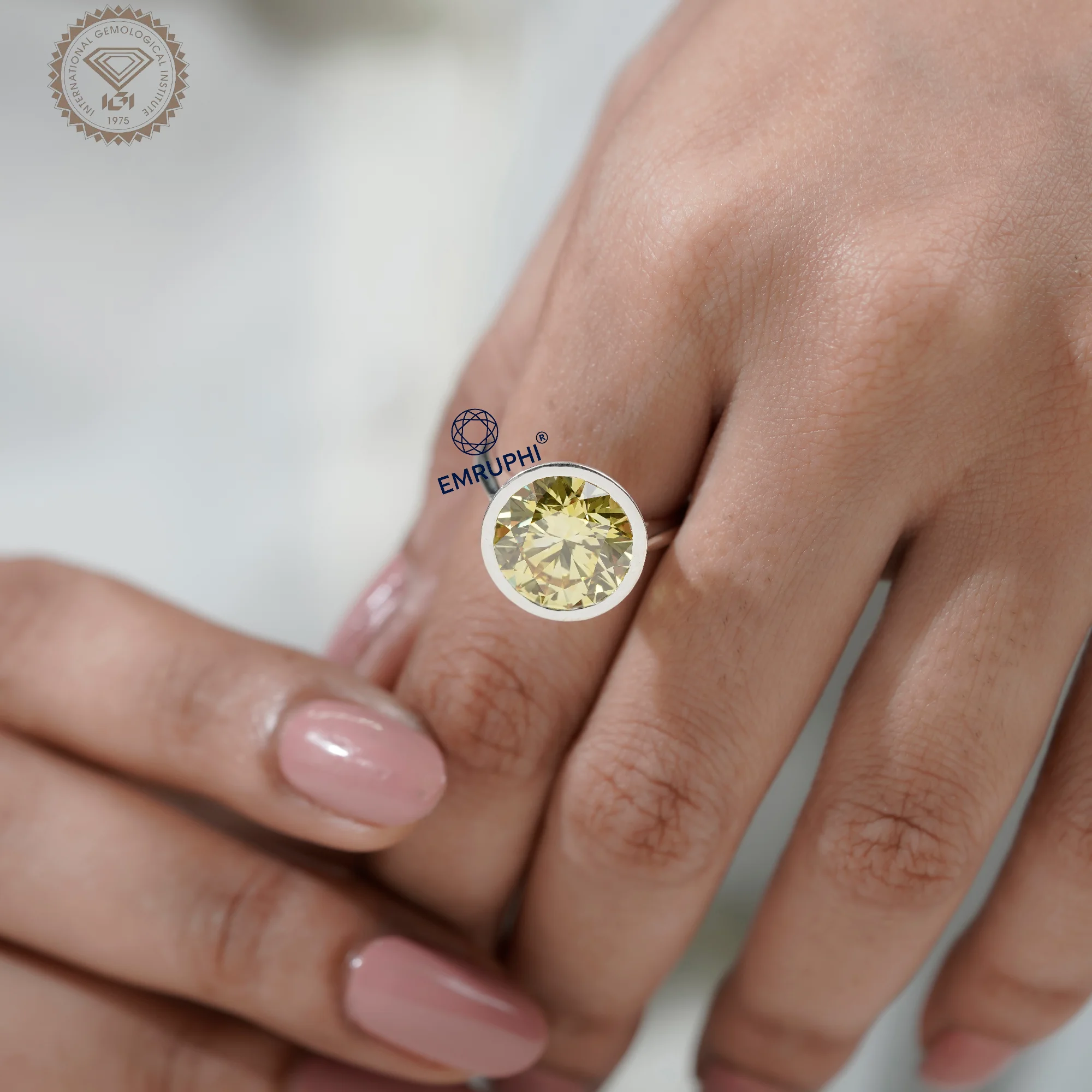 7.00 Carat Round Vivid Yellow Lab Grown Diamond Ring, 18k Gold, IGI Certified — view 7
