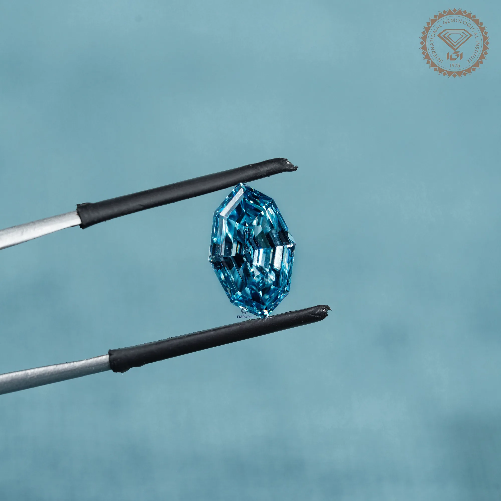 3.27 CT Vivid Blue Octagon Lab Grown Diamond, VVS Clarity, IGI Certified — view 5