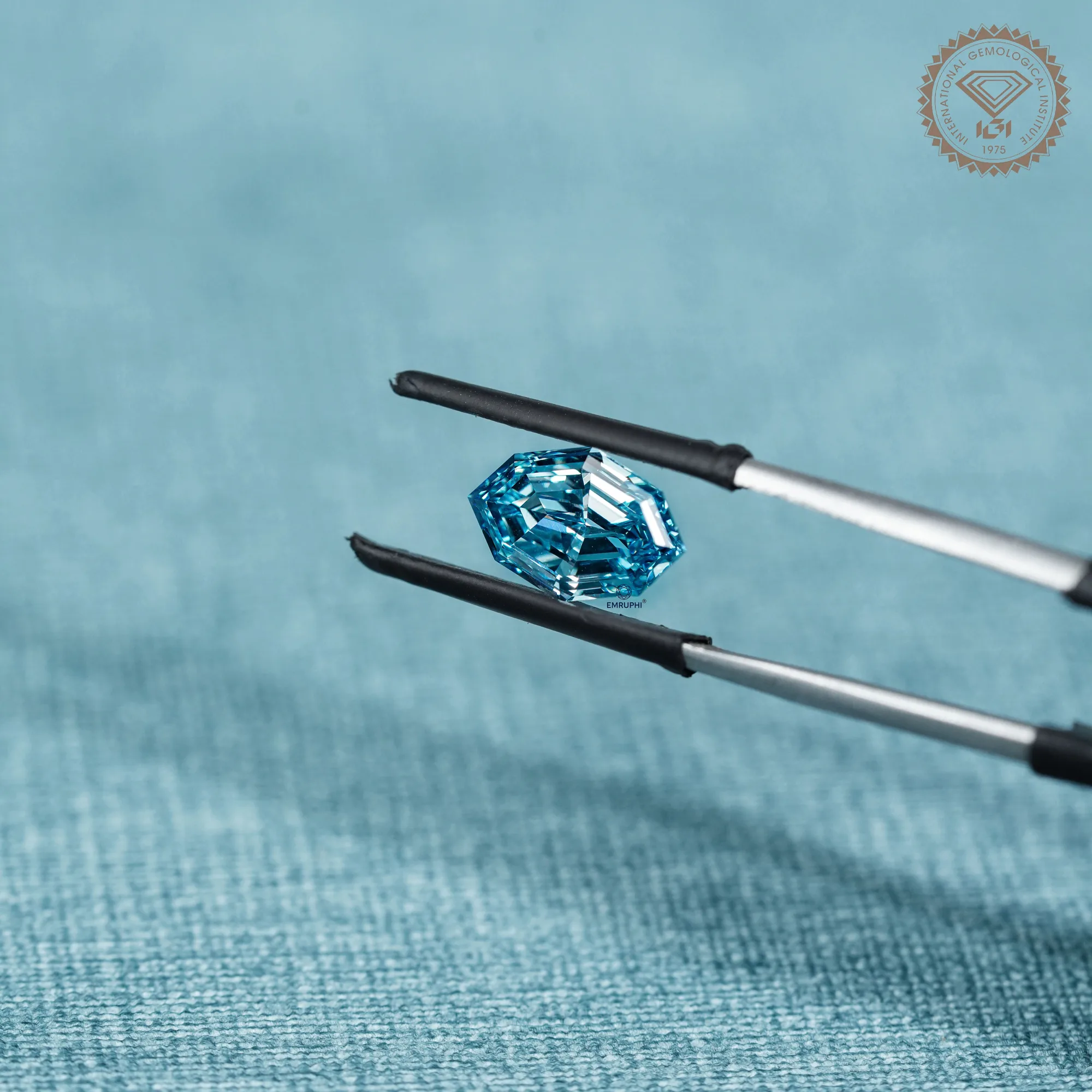 3.27 CT Vivid Blue Octagon Lab Grown Diamond, VVS Clarity, IGI Certified — view 7