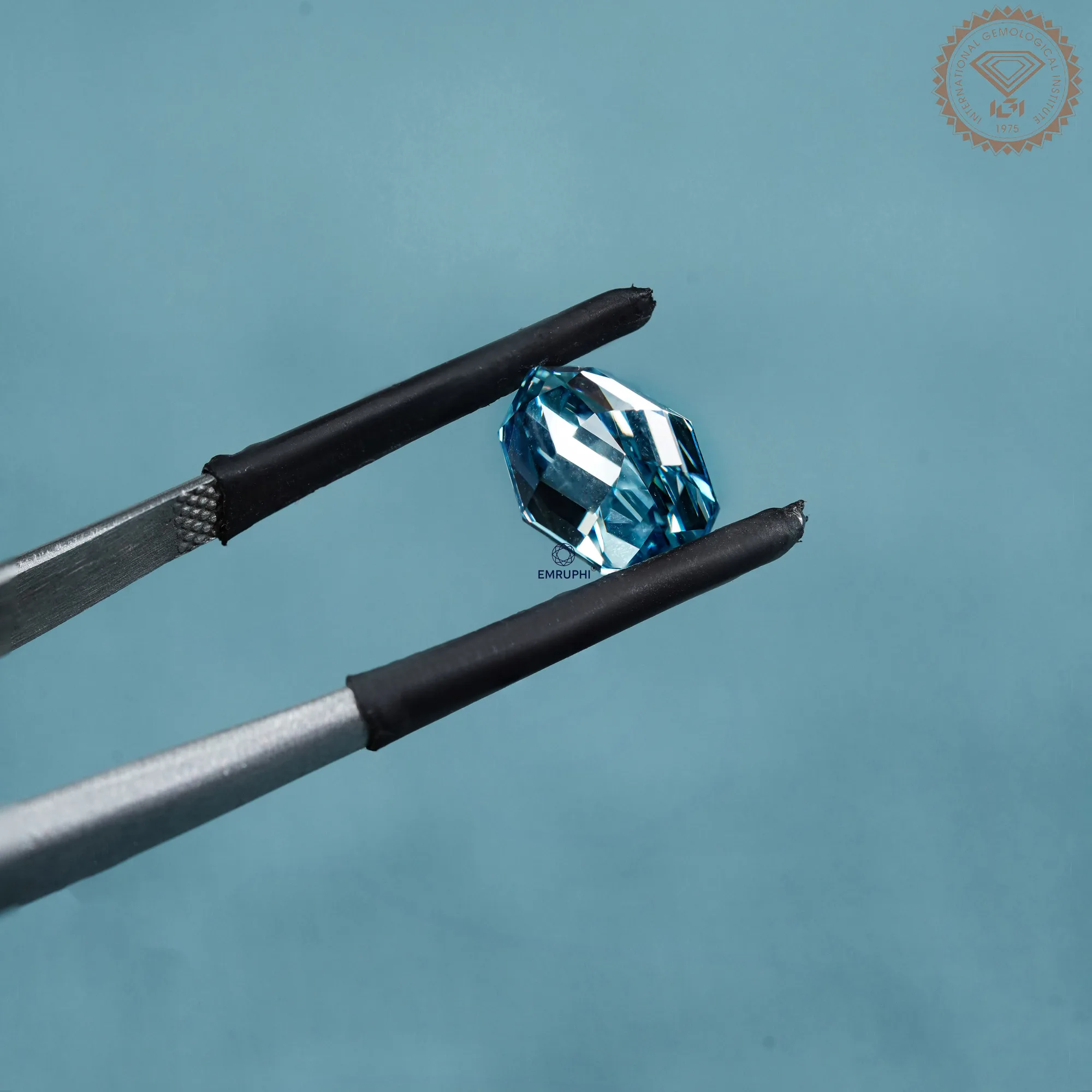 3.27 CT Vivid Blue Octagon Lab Grown Diamond, VVS Clarity, IGI Certified — view 8
