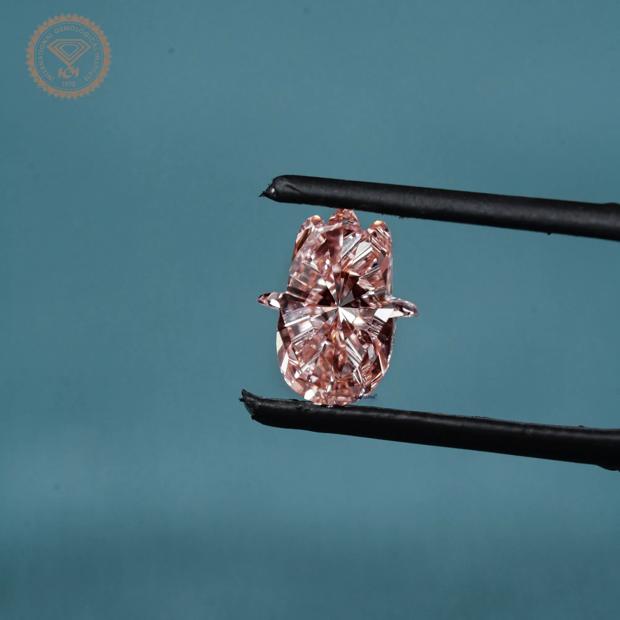 Vivid Pink Hamsa Cut Lab Diamond 2.34 CT, VS1 Clarity, IGI Certified — view 3