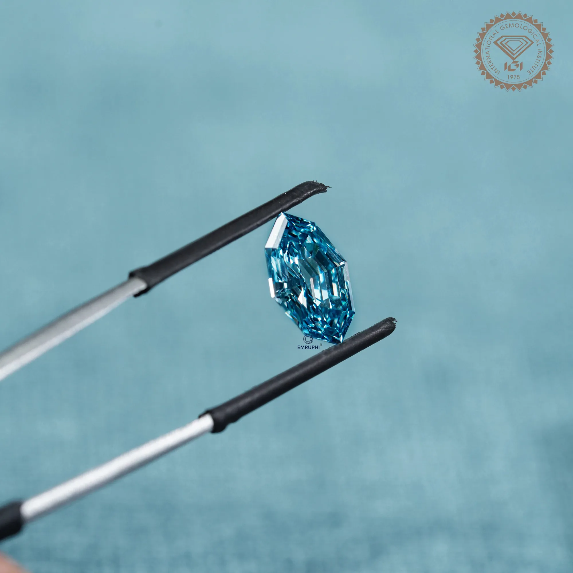 3.27 CT Vivid Blue Octagon Lab Grown Diamond, VVS Clarity, IGI Certified — view 4