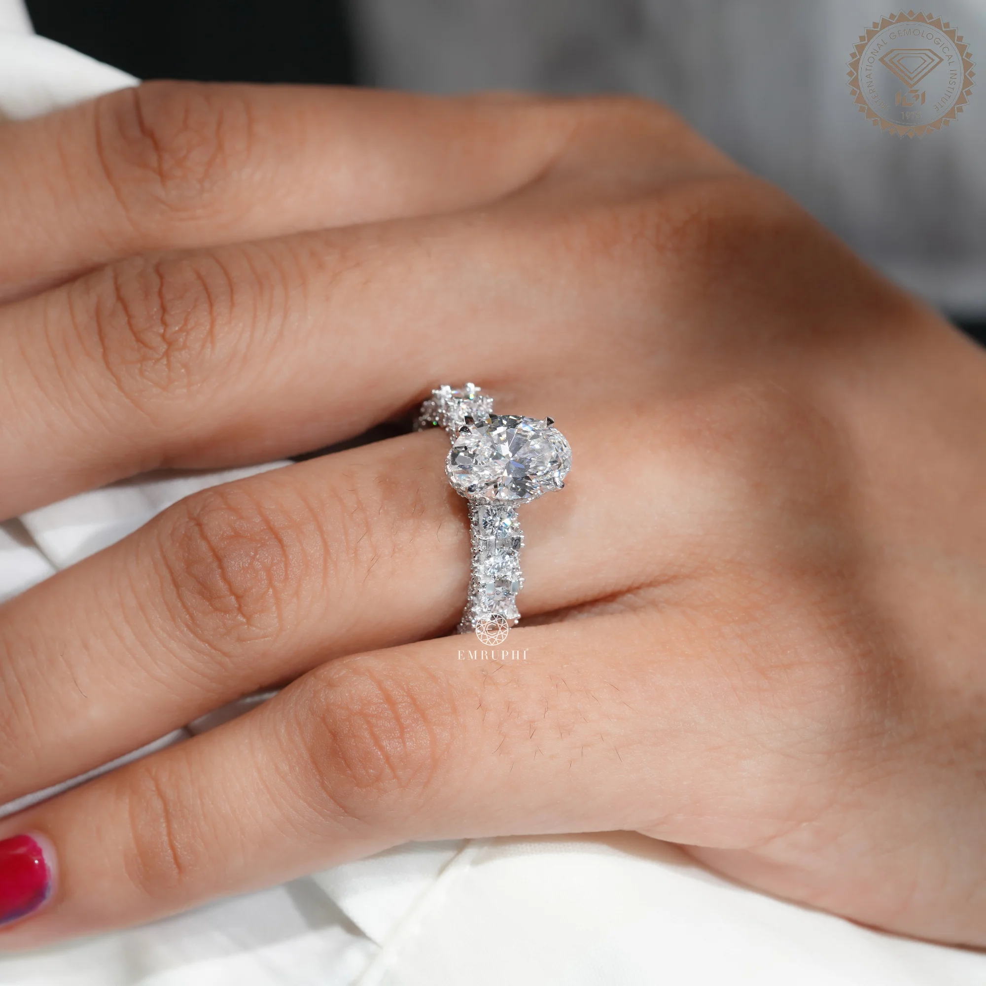 2 CT Oval Cut Lab Grown Diamond Engagement Ring, Graduated Oval Diamond Band — view 10