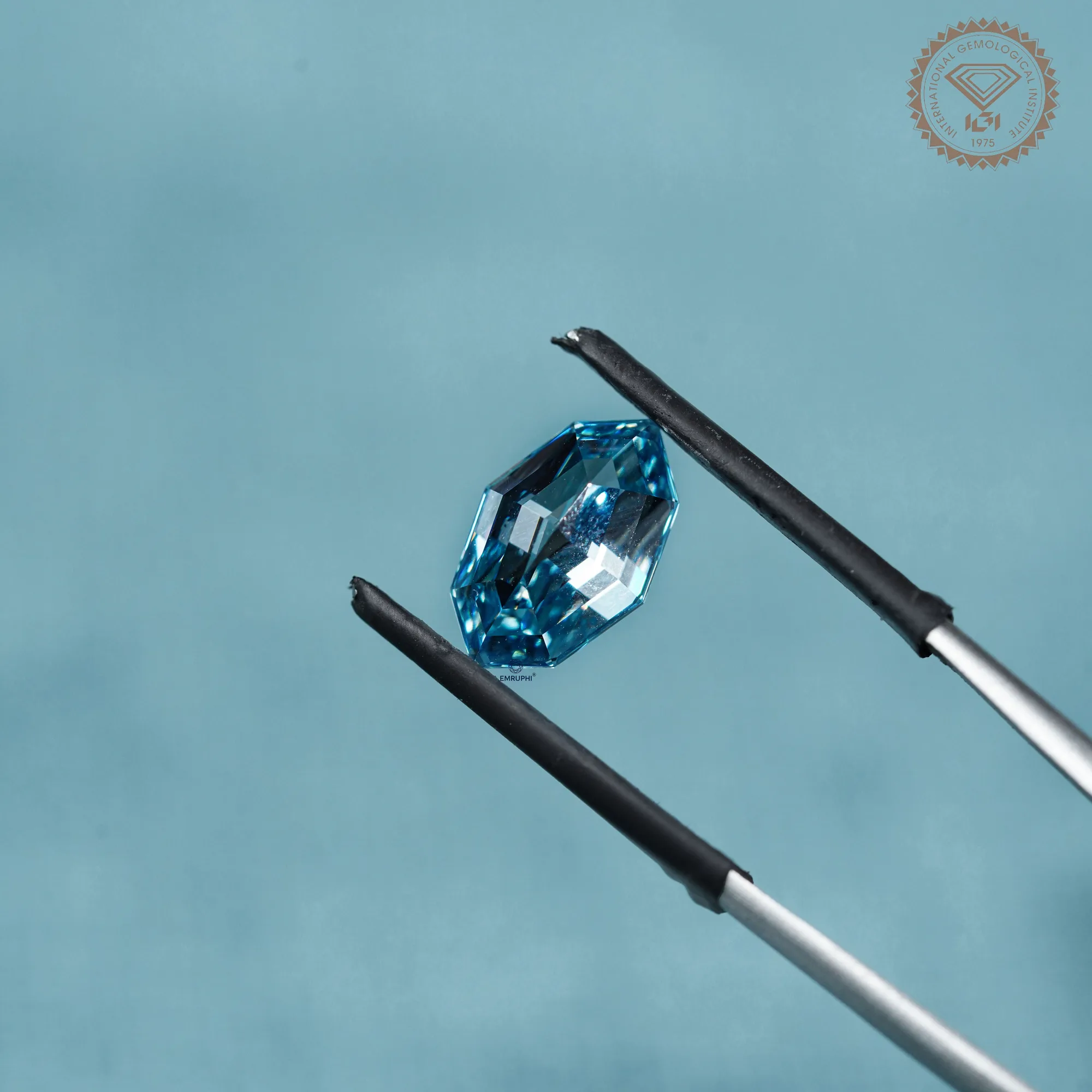 3.27 CT Vivid Blue Octagon Lab Grown Diamond, VVS Clarity, IGI Certified — view 9