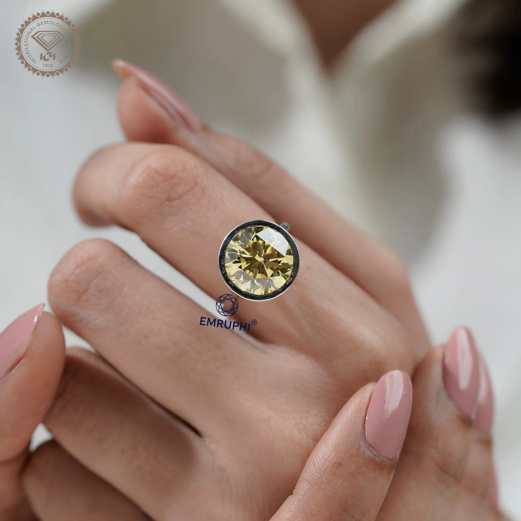 7.00 Carat Round Vivid Yellow Lab Grown Diamond Ring, 18k Gold, IGI Certified — view 5