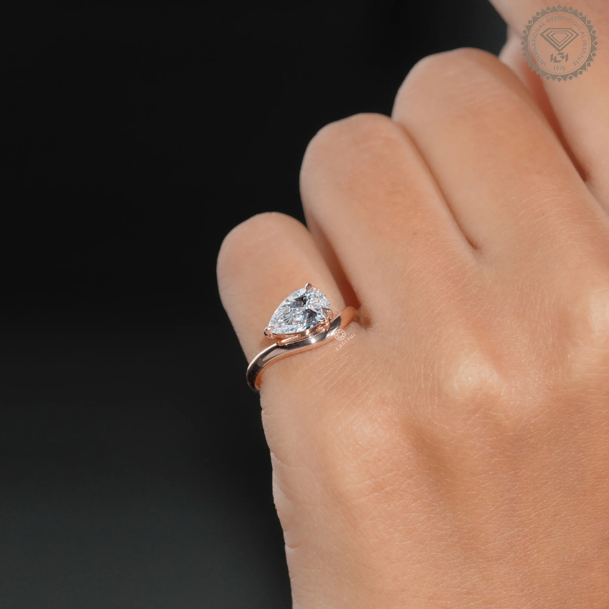 1 CT Pear Cut Lab Grown Diamond Engagement Ring, Curved Solitaire Ring — view 16